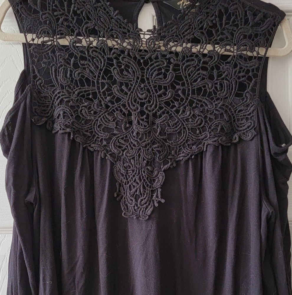 THALIA SODI COLD SHOULDER AND LACE LONG SLEEVE TOP